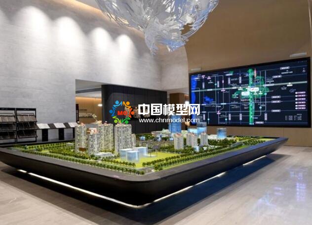 售樓部里的區(qū)位沙盤(pán)材質(zhì)各異，不同風(fēng)格而定