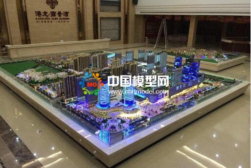 建筑模型是沙盤的一個部分，沙盤模型內容更廣