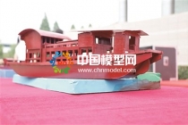 學生黨員制作紅色模型，弘揚紅船精神